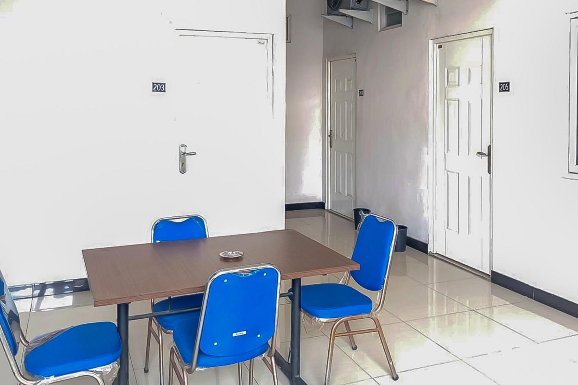 Waringin Guest House Tegal Mitra Reddoorz Екстериор снимка